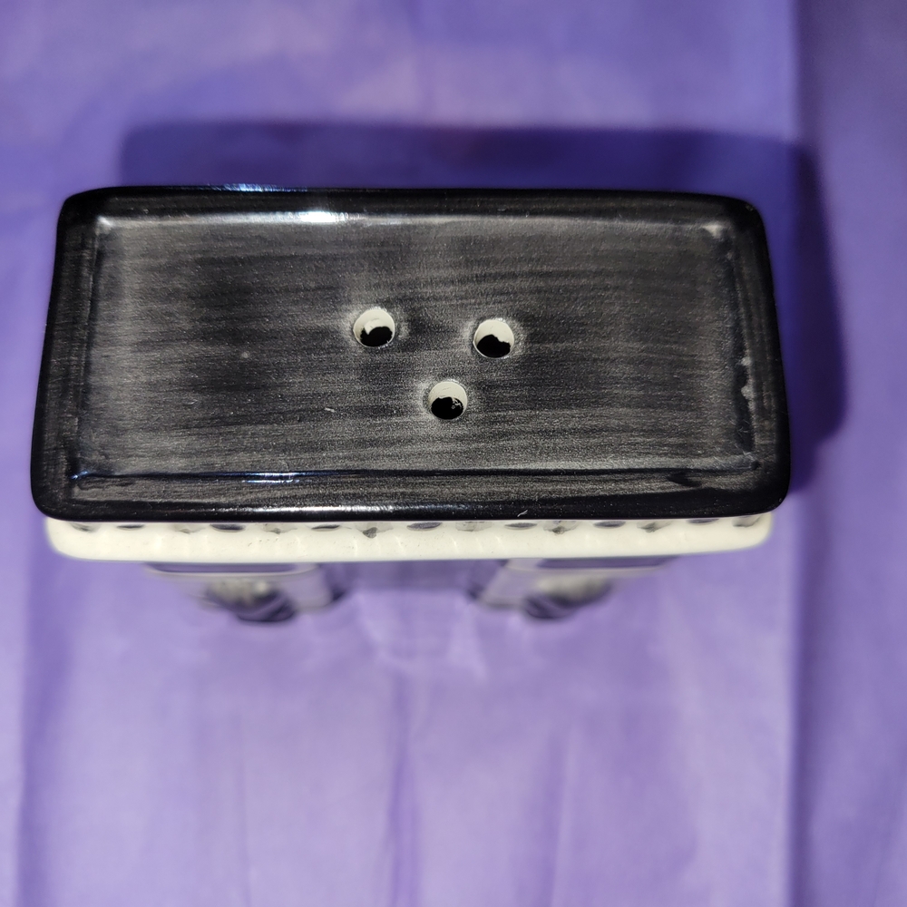 Black and White Eiffel Tower And L'Arc De Triomphe Parisian Ceramic Salt&Pepper - Picture 4 of 14